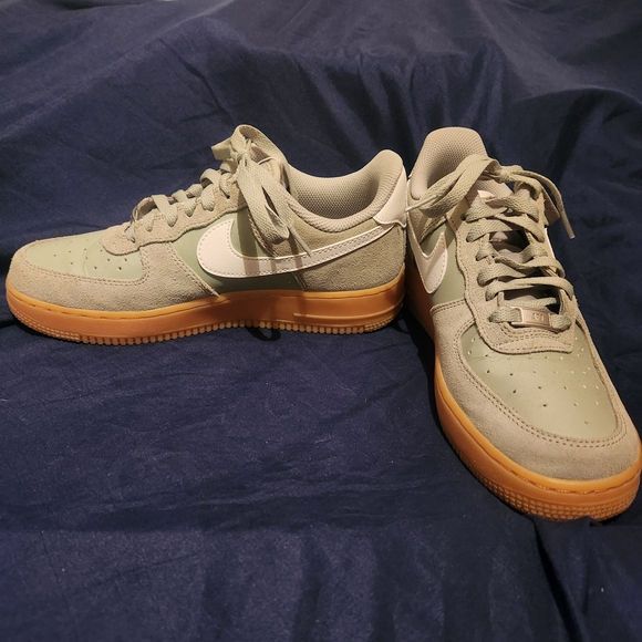 Nike Air Force 1 Low Sage Green and White with Gum Sole - Picture 3 of 5